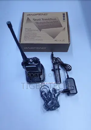 Robust Durable Design Analog Portable Two-Way Radio Uv-82walkie-Talkie
