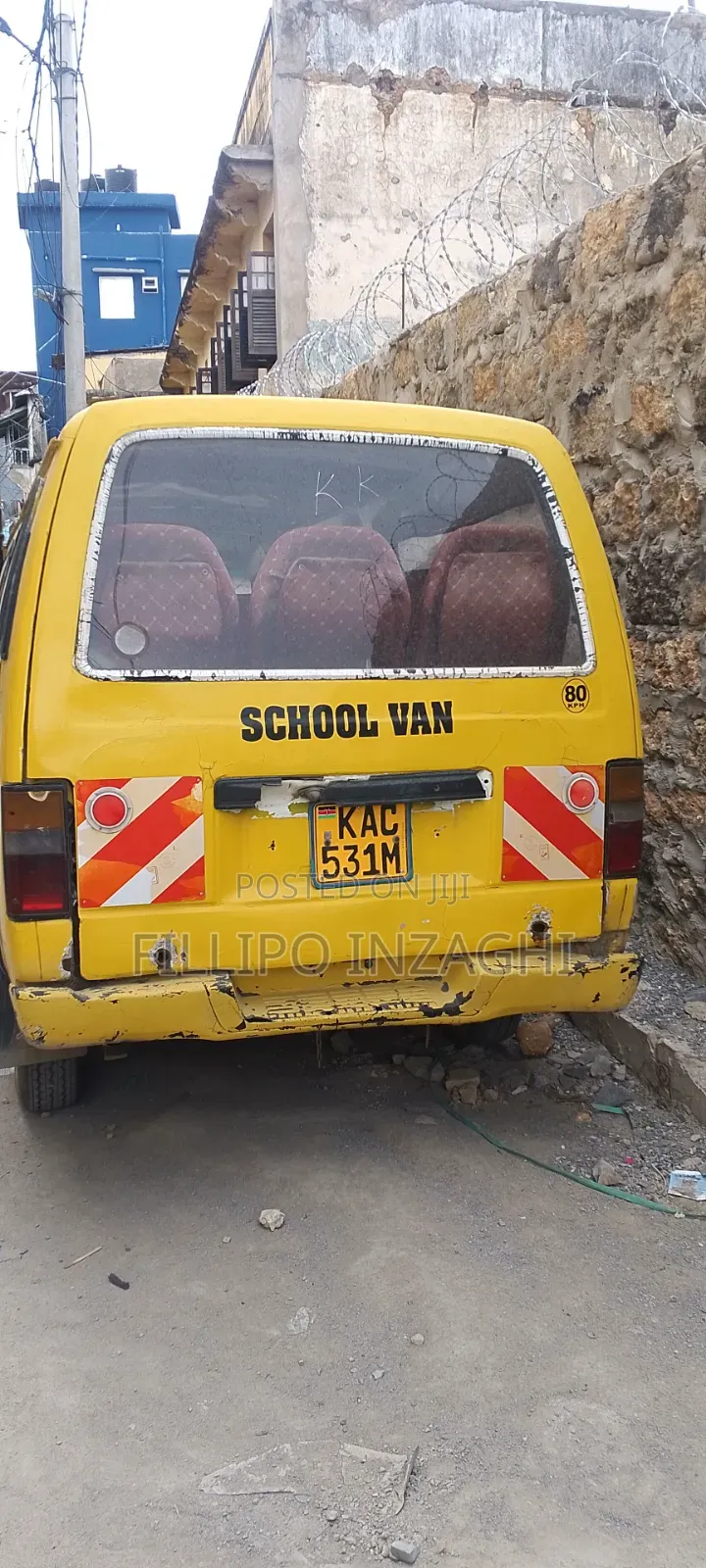 Nissan Caravan (Urvan) 1994 Yellow