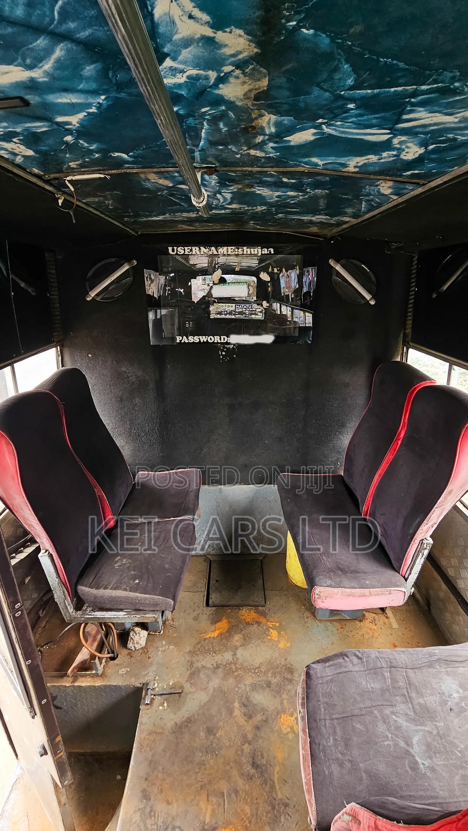 Hino Dutro 2014 Black
