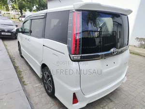 Toyota Noah 2020 White