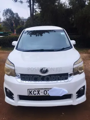 Toyota Voxy 2013 Pearl