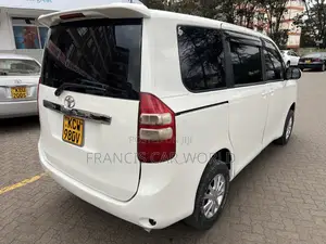 Toyota Noah 2012 White