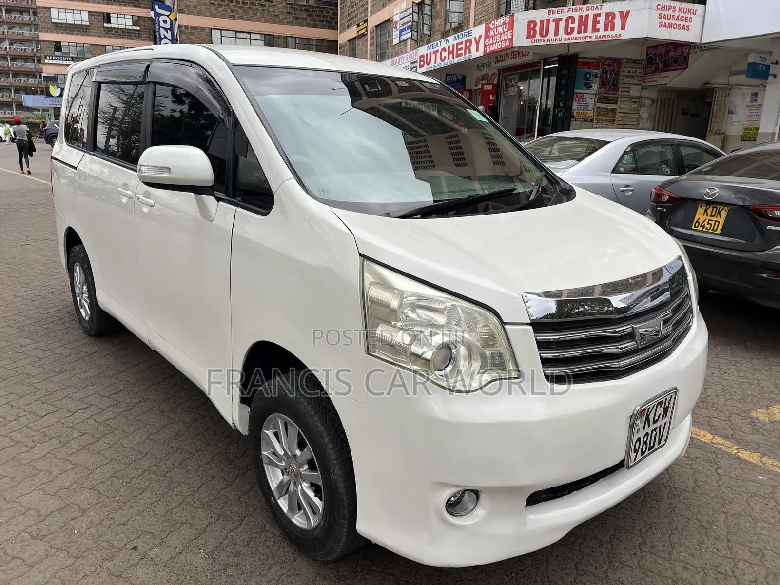 Toyota Noah 2012 White