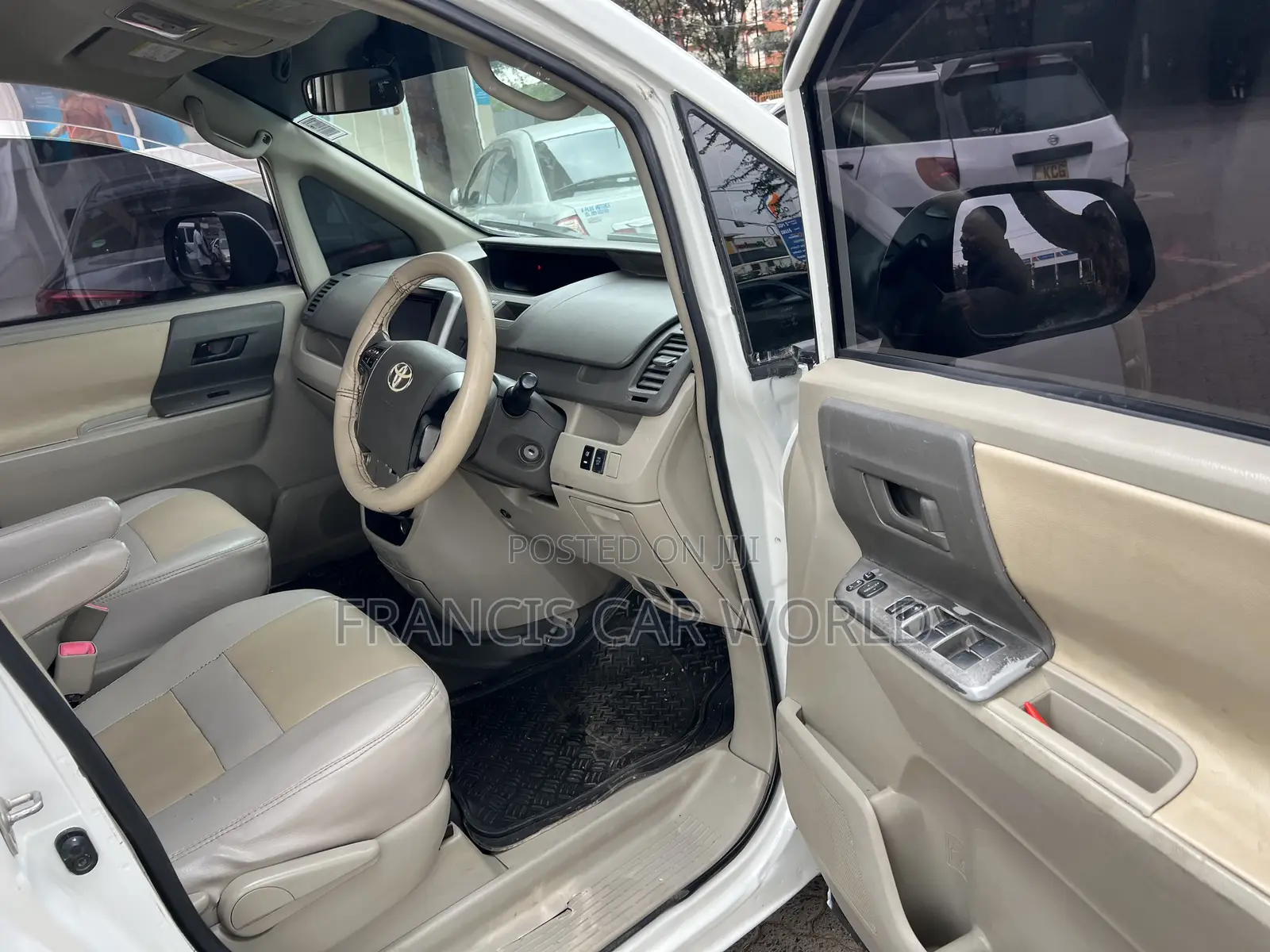 Toyota Noah 2012 White