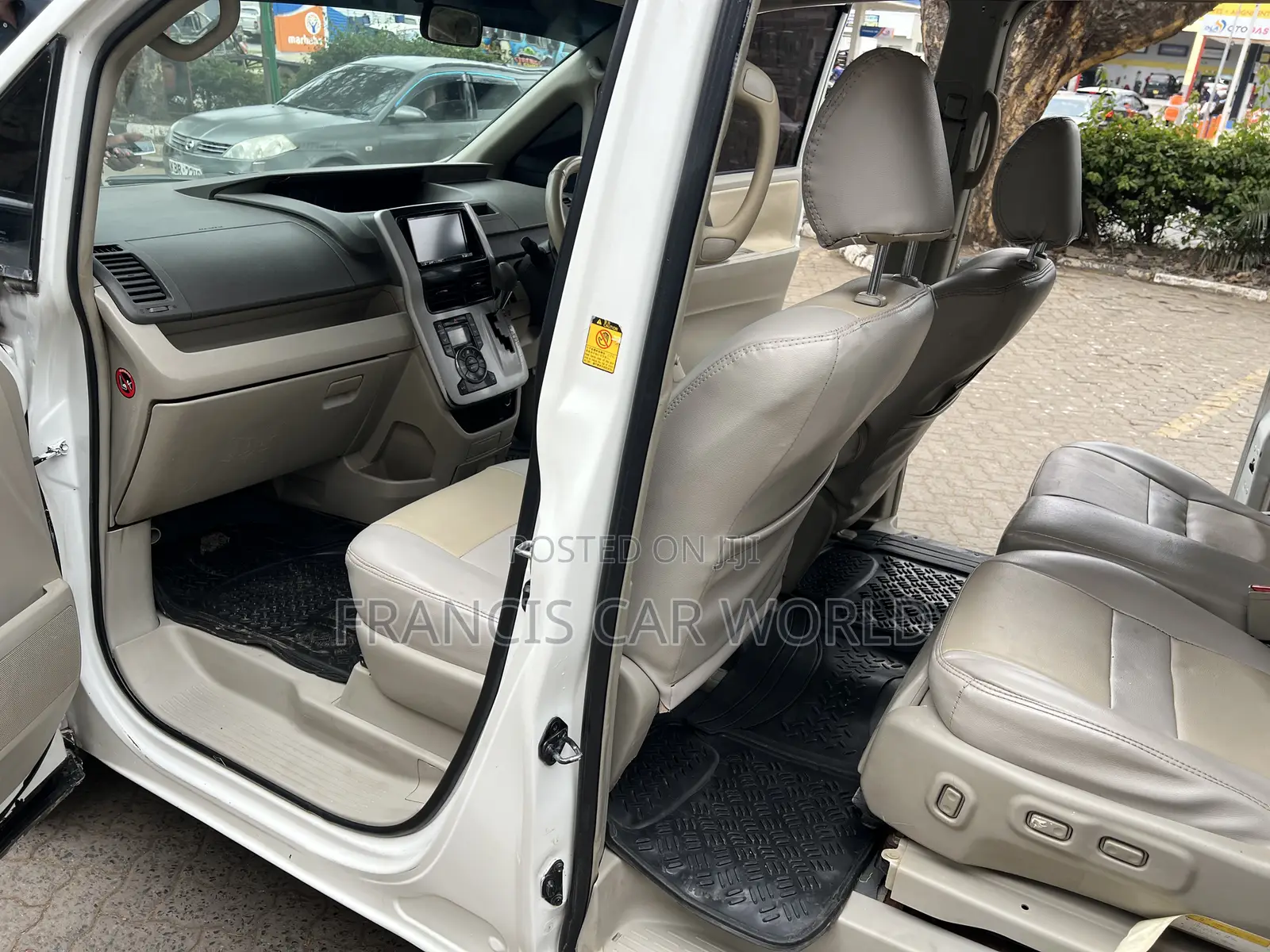 Toyota Noah 2012 White