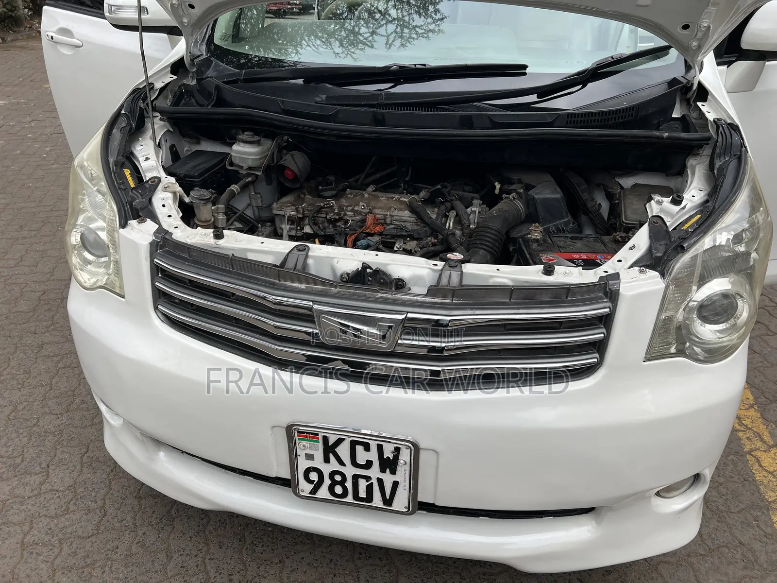 Toyota Noah 2012 White