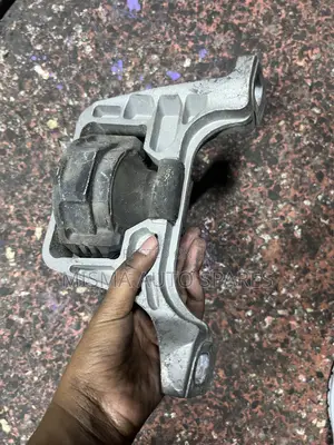 Engine Mounting Mazda Premacy