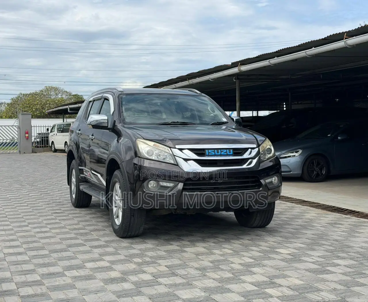 Isuzu MU-X 2016 Brown