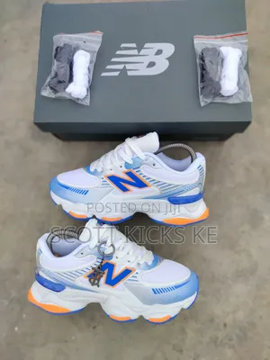 New Balance 2000r
White/Blue