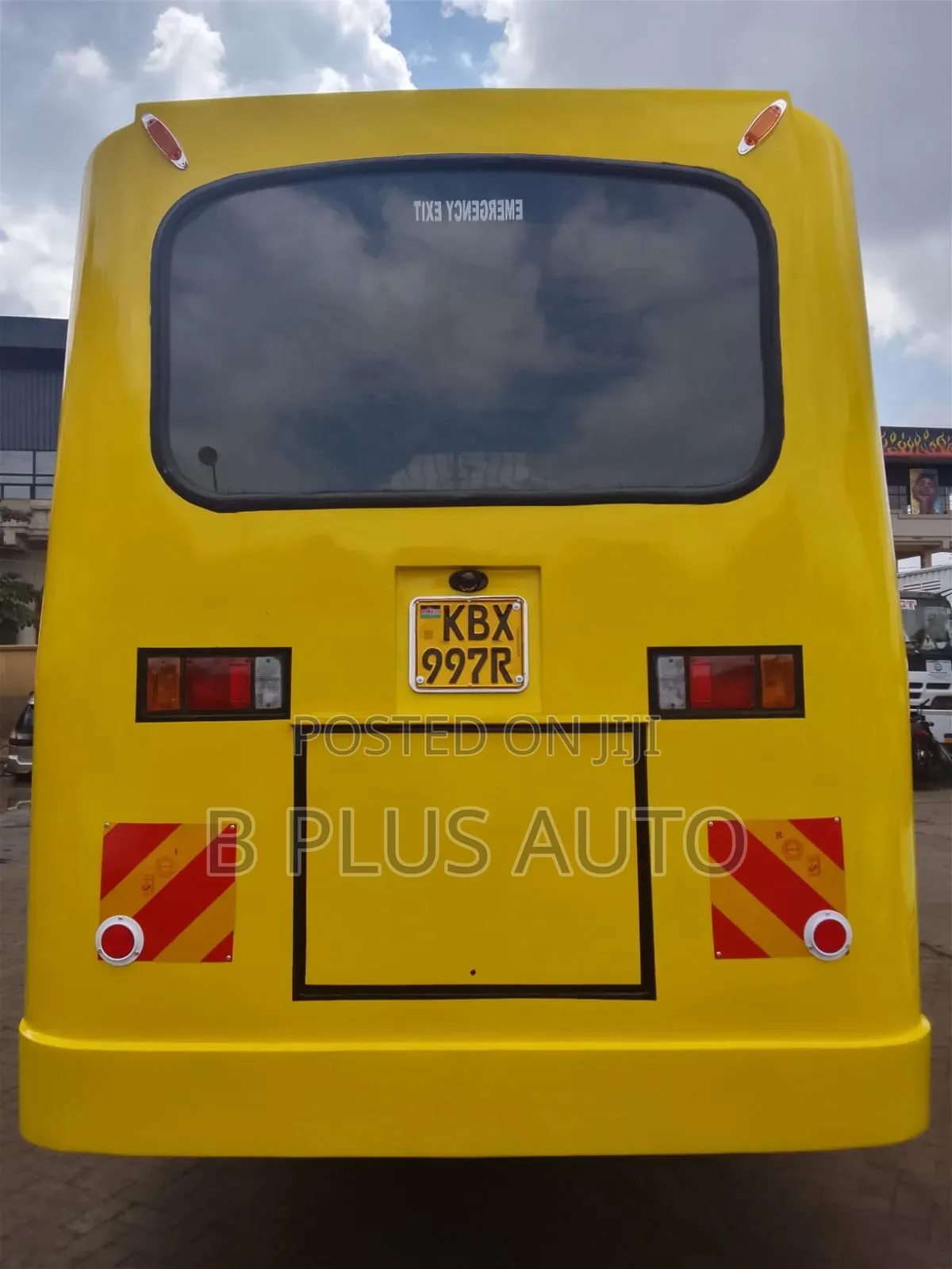 Isuzu NQR 2014 Yellow