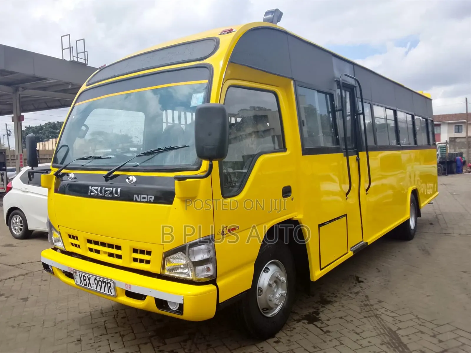 Isuzu NQR 2014 Yellow