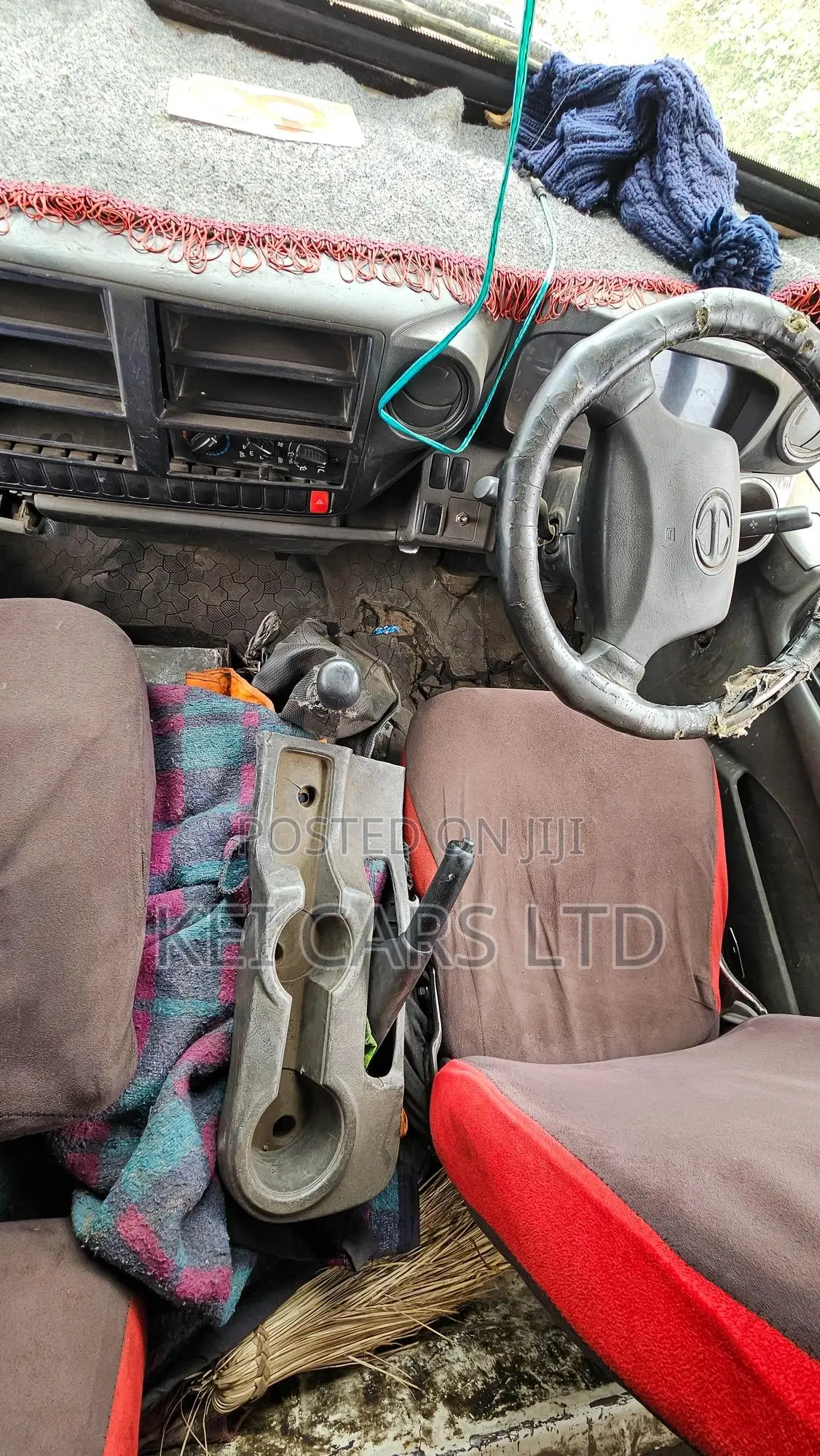 Hino Dutro 2014 Black