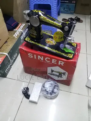 Sewing Machine / Sincer Sewing Machine