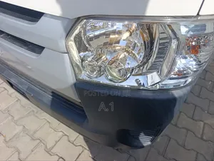 Toyota Regius 2019 White