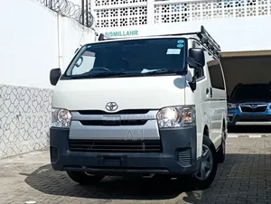 Toyota Regius 2019 White