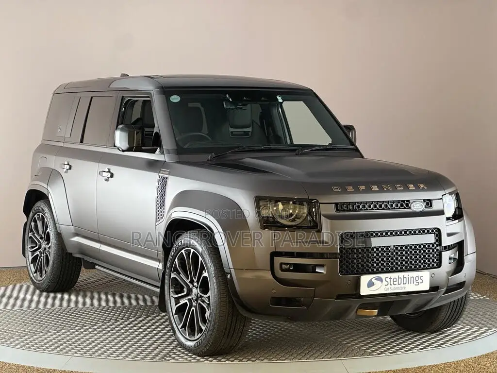Land Rover Defender V8 2024 Gray