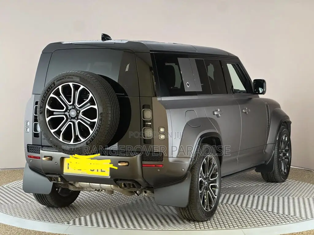 Land Rover Defender V8 2024 Gray