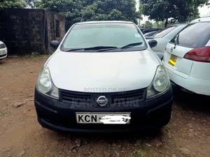 Nissan Advan 2010 Silver