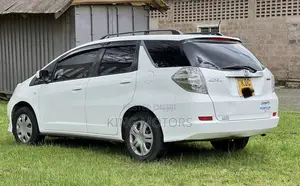 Honda Fit Shuttle 1.3 Hybrid 2WD 2013 White