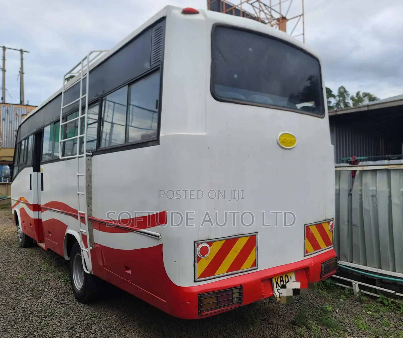 Bus 2010 White