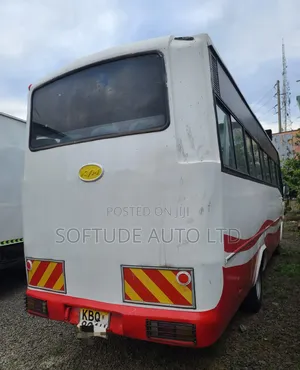 Bus 2010 White