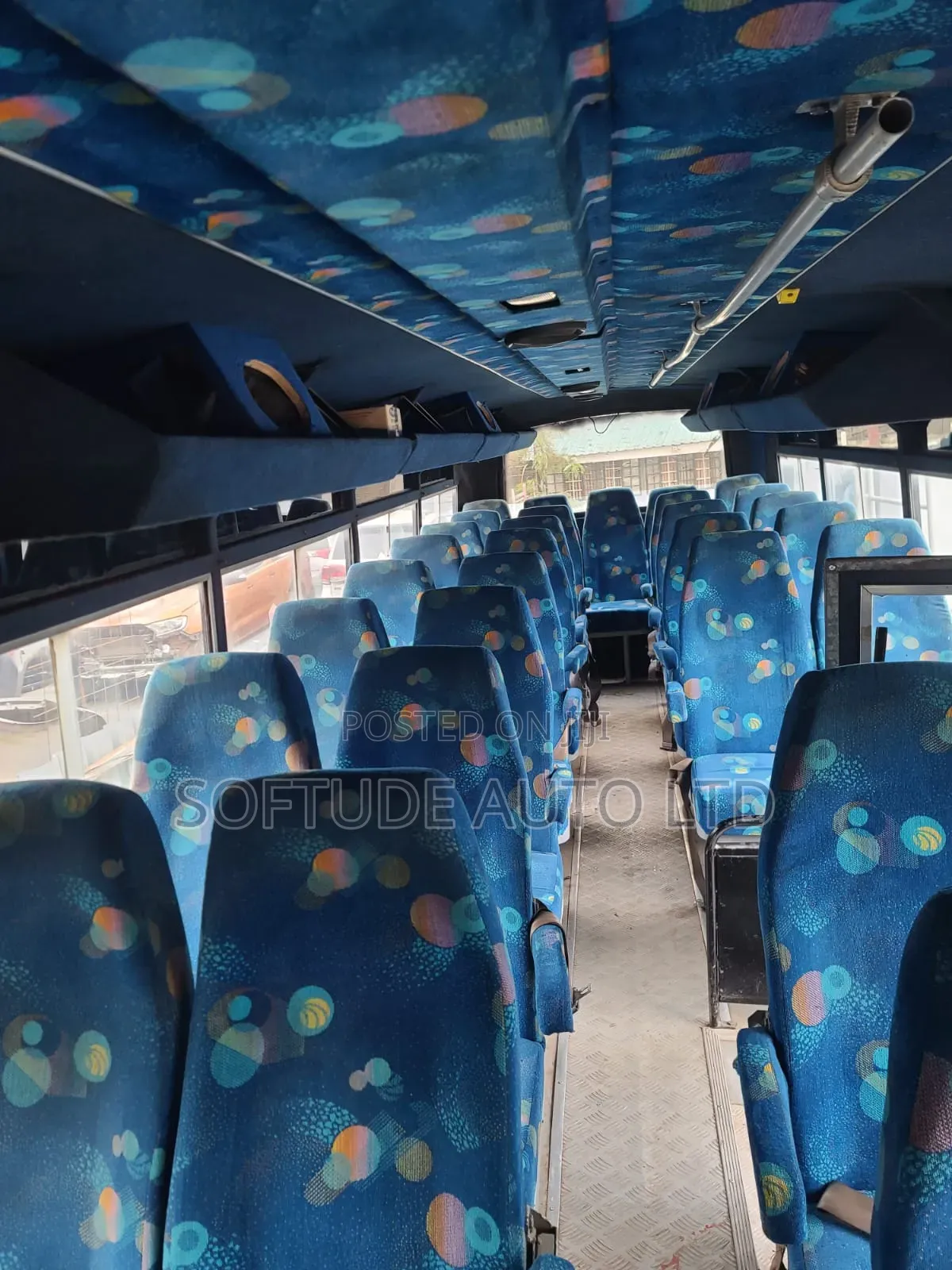 Bus 2010 White