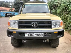 Toyota Land Cruiser 2005 Gold