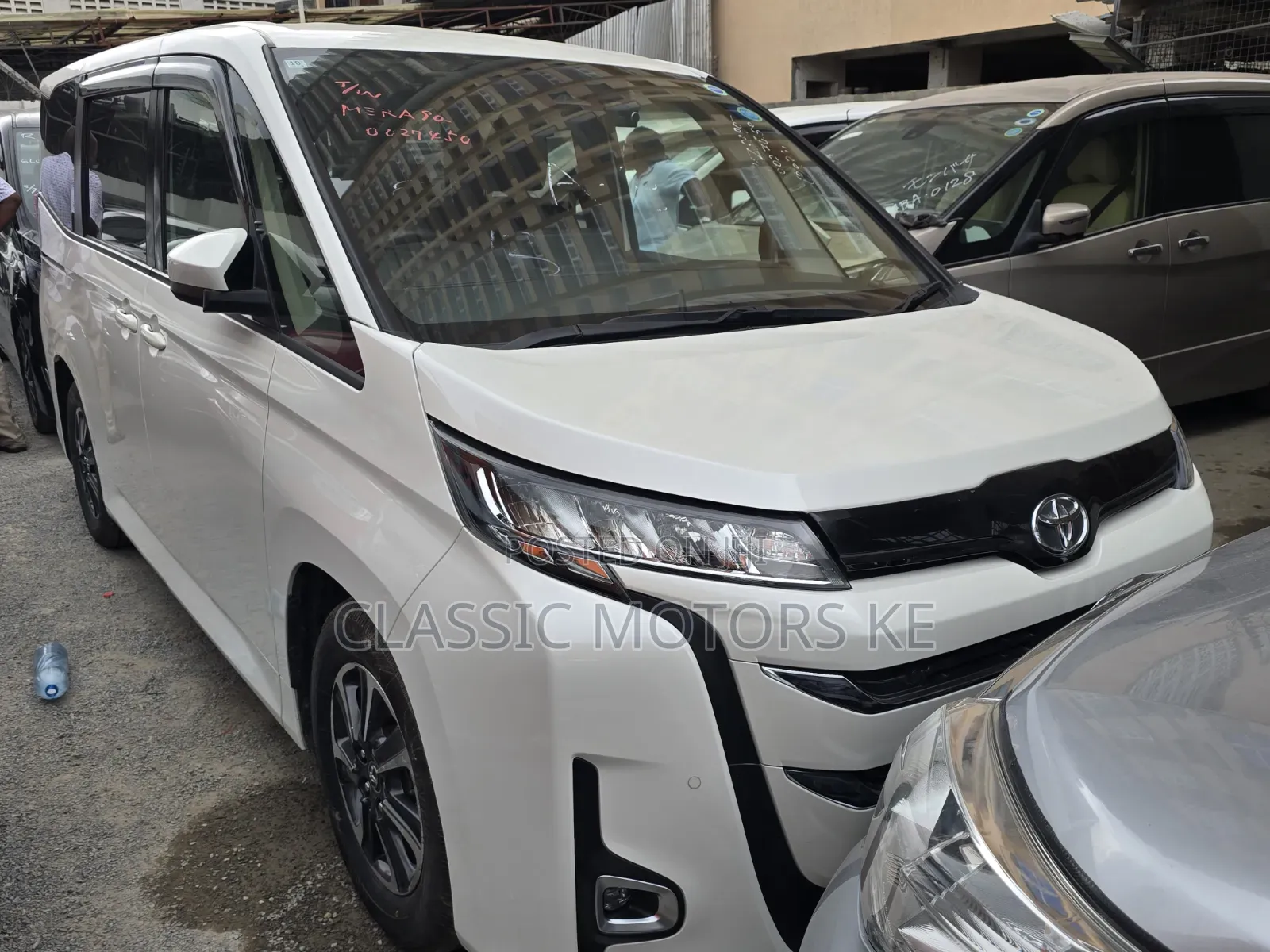 Toyota Noah 2022 White