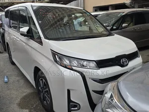 Toyota Noah 2022 White
