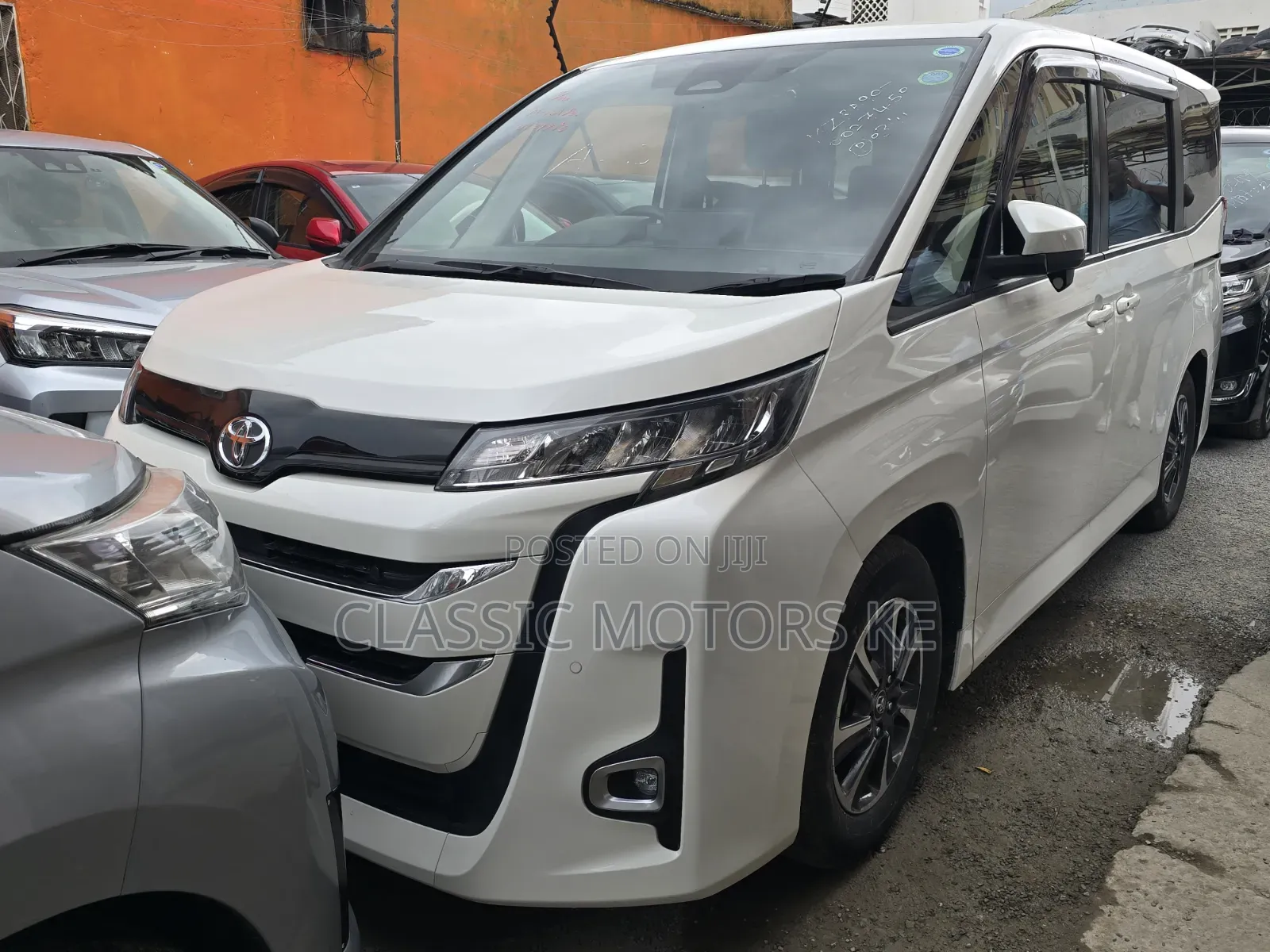 Toyota Noah 2022 White
