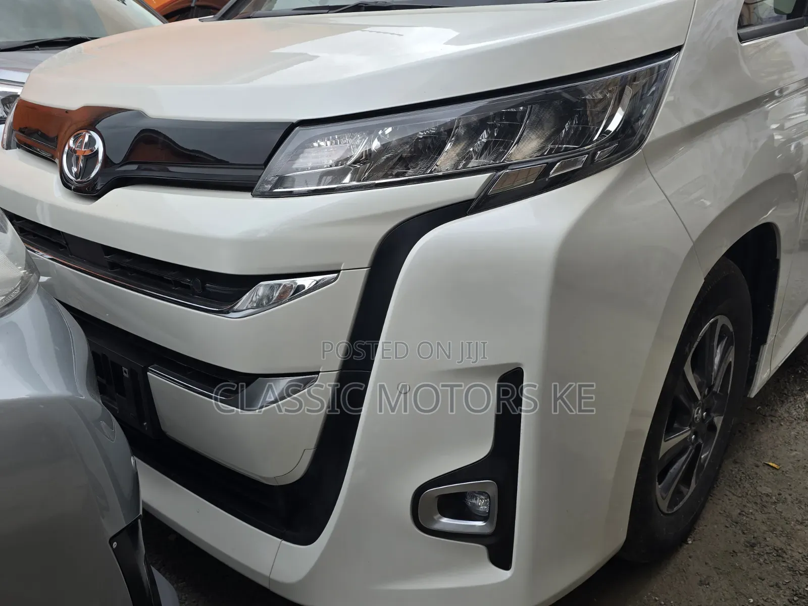 Toyota Noah 2022 White