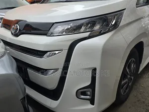 Toyota Noah 2022 White