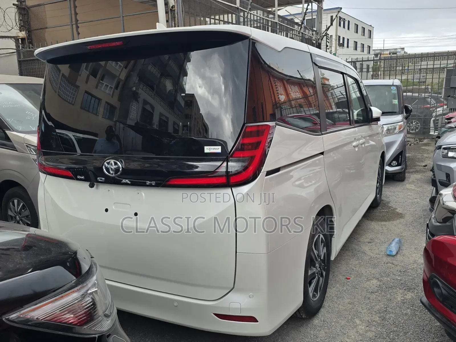 Toyota Noah 2022 White