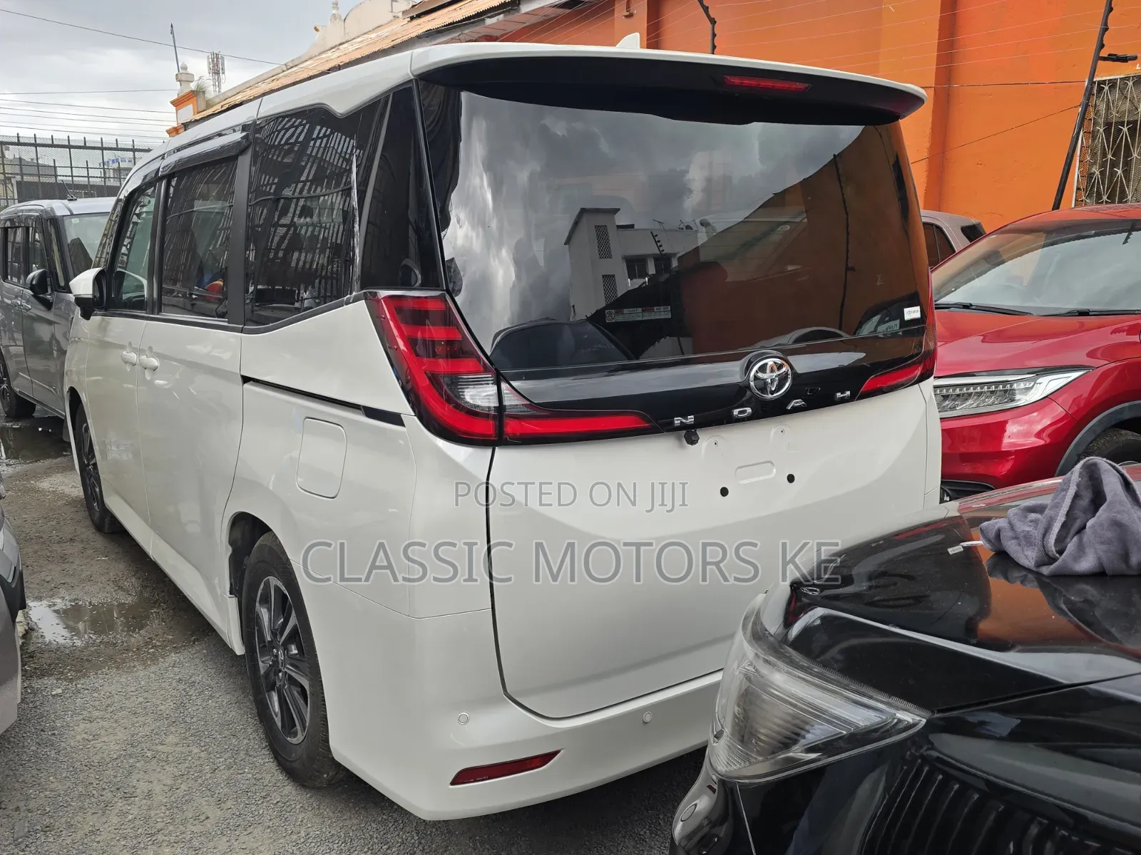 Toyota Noah 2022 White