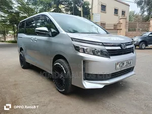 Toyota Voxy 2016 Silver