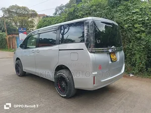Toyota Voxy 2016 Silver