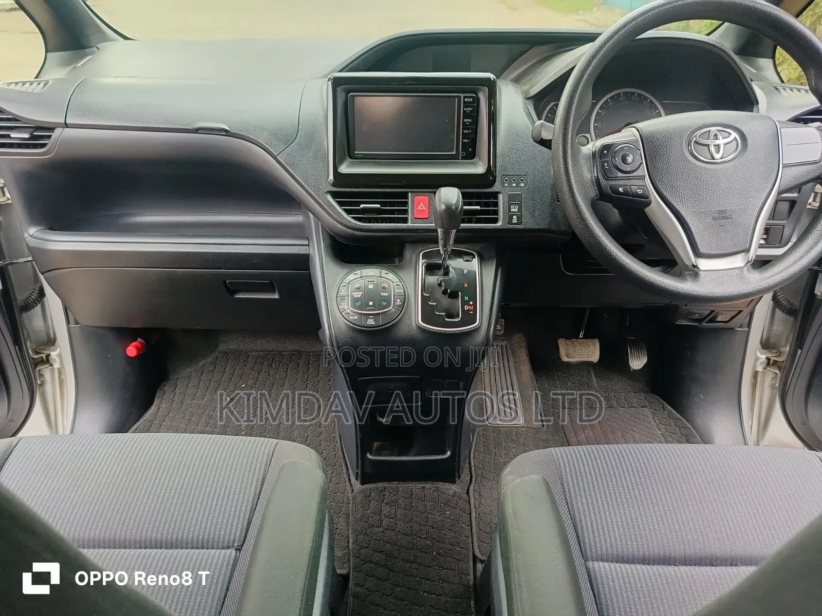 Toyota Voxy 2016 Silver