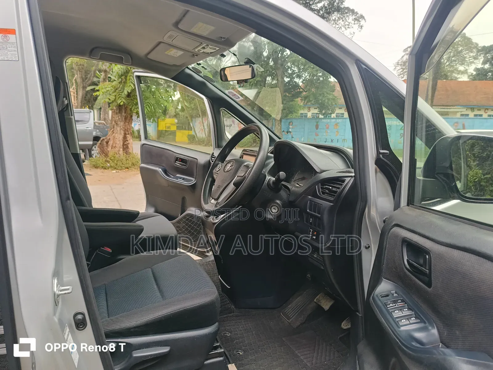 Toyota Voxy 2016 Silver