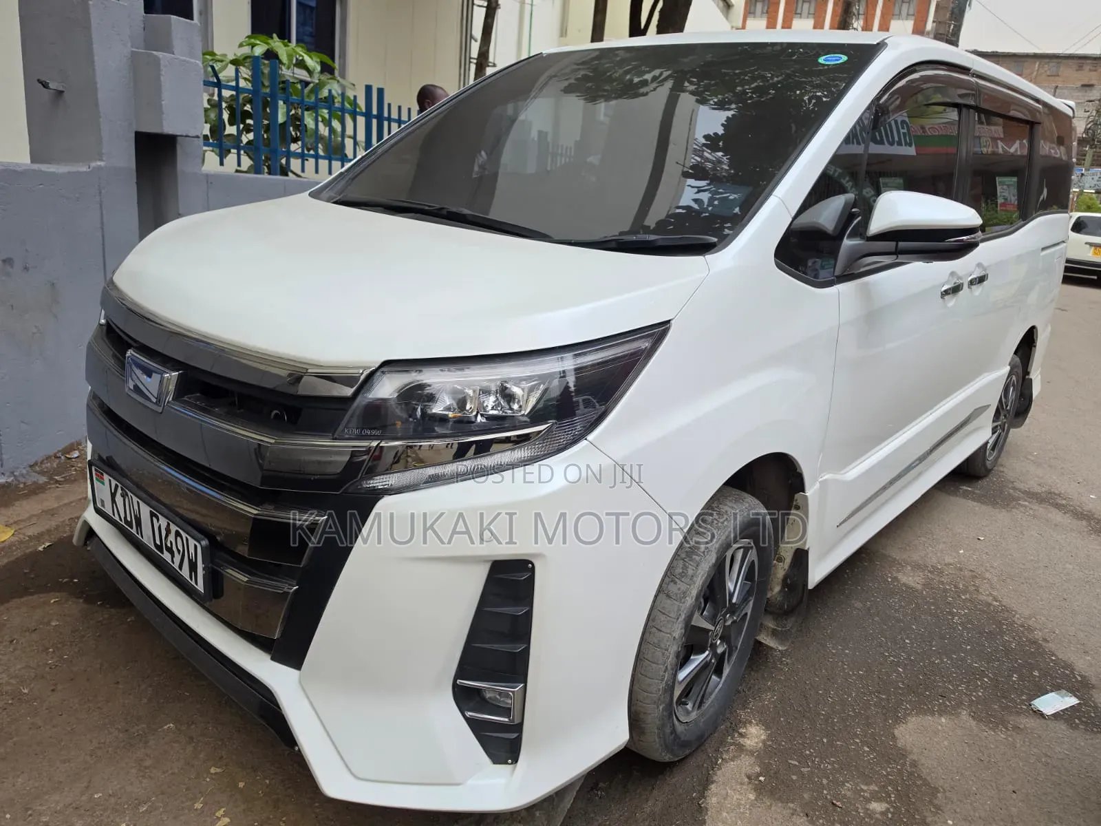 Toyota Noah 2018 White
