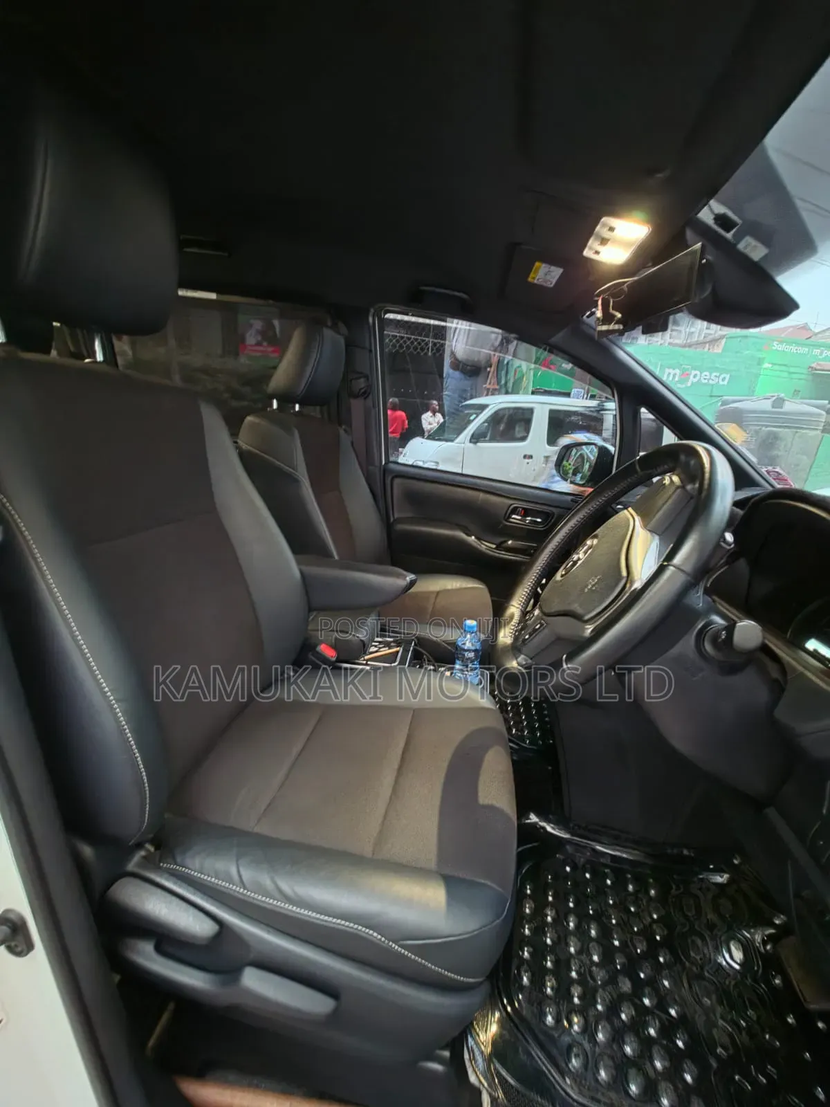 Toyota Noah 2018 White