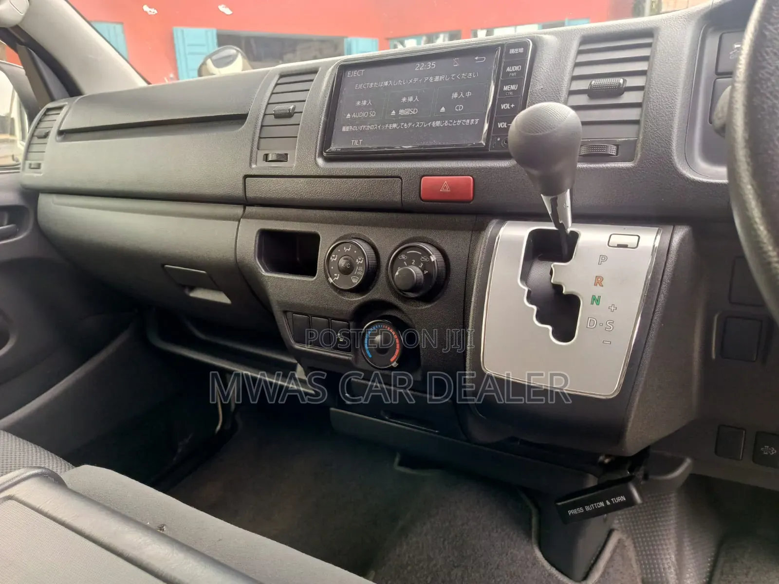 Toyota HiAce 2019