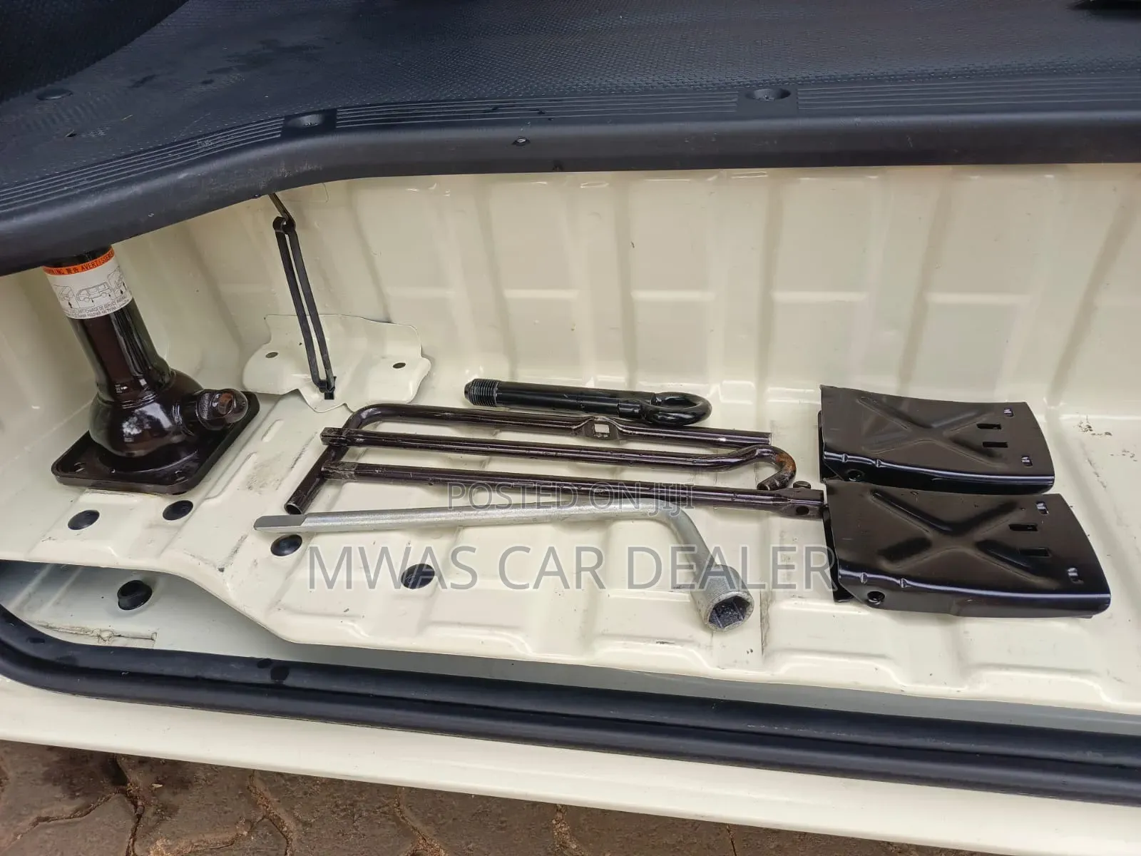 Toyota HiAce 2019