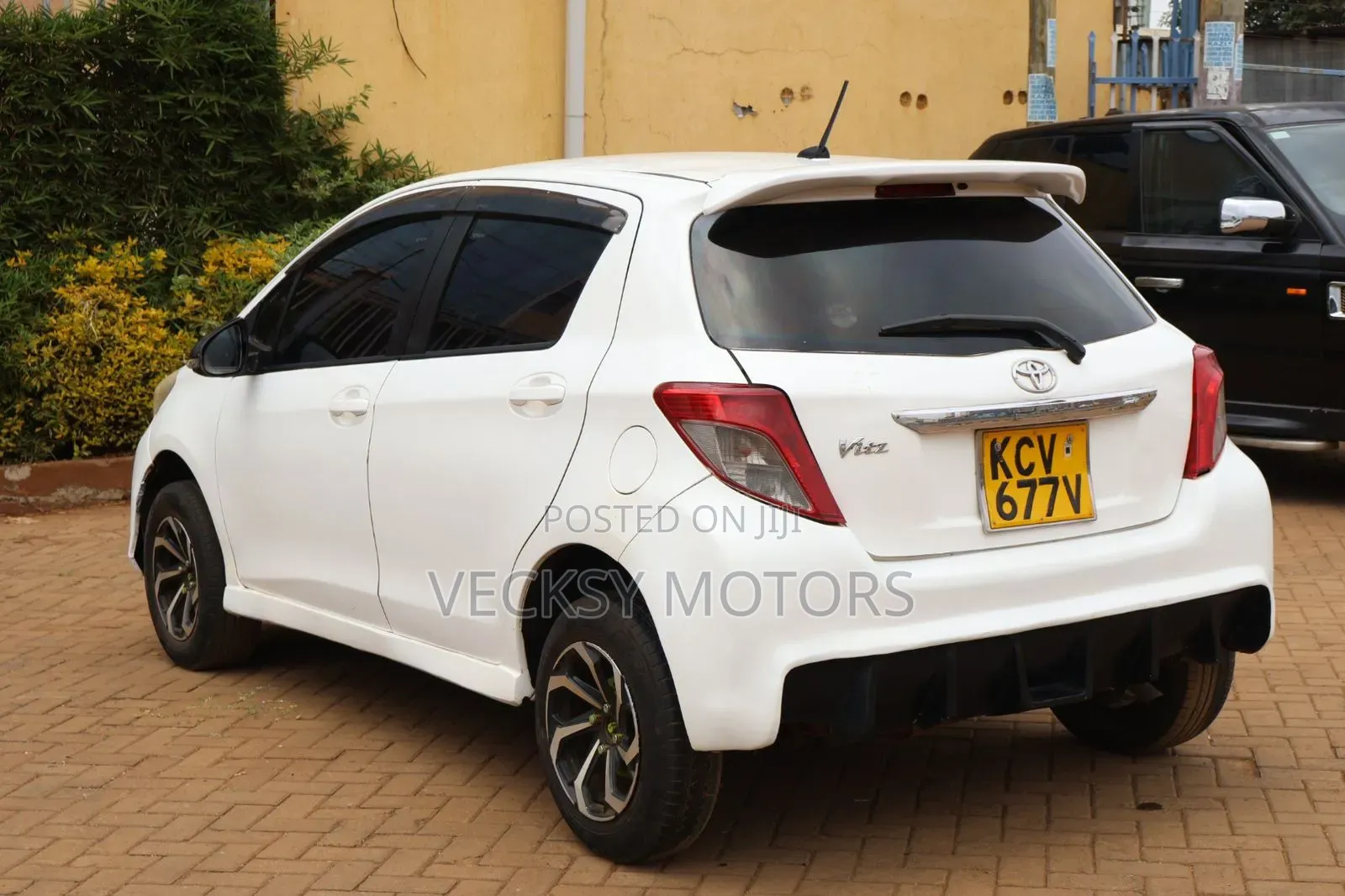 Toyota Vitz 2012 White