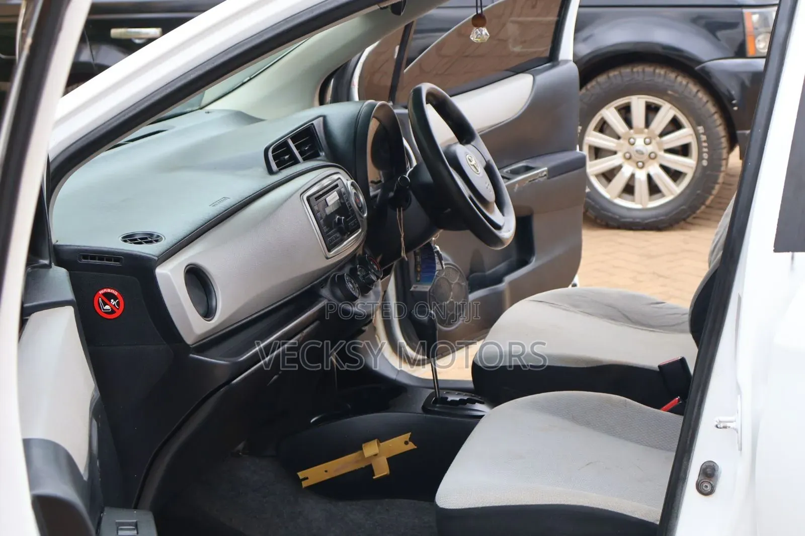 Toyota Vitz 2012 White