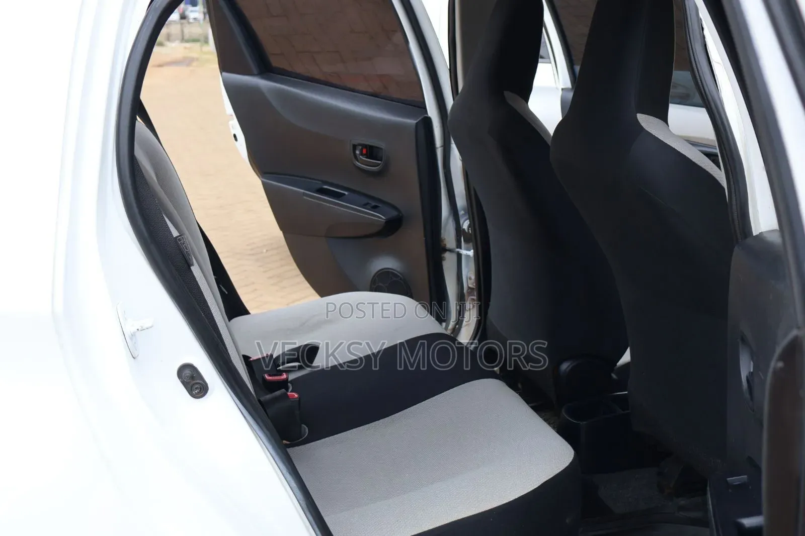 Toyota Vitz 2012 White