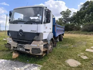 Benz 3235 Double Steering Tipper.