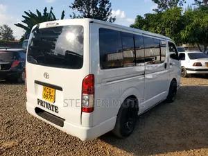 Toyota HiAce 2011 White