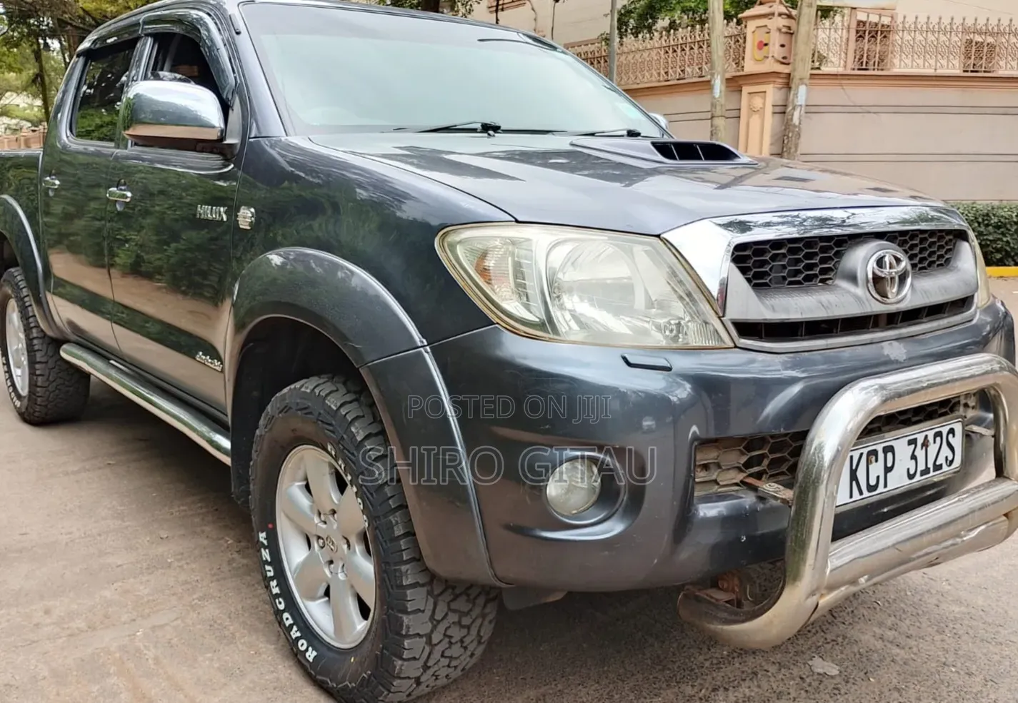 Toyota Hilux 2011 Gray