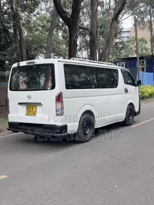 Toyota HiAce 2013 White