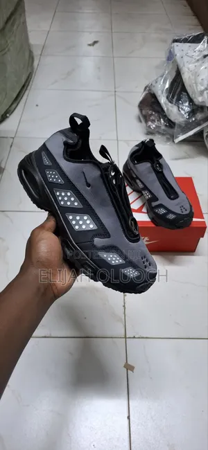 Nike Air Max SNDR Sneakers